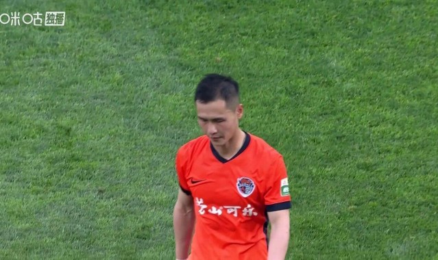 4-1！青岛海牛完胜山东泰山，8轮后积分终于转正，津门虎重回垫底